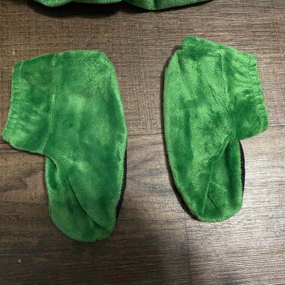 TRIM A HOME Green Christmas Tree Dress , Hat & Shoes Set Size 2T-4T - Picture 5 of 7